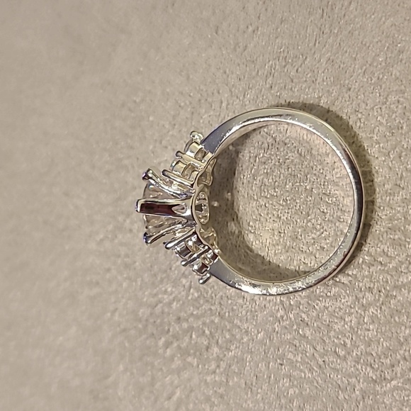 4 RING BUNDLE OF FASHION RINGS ALL SIZE 7 - Picture 9 of 16